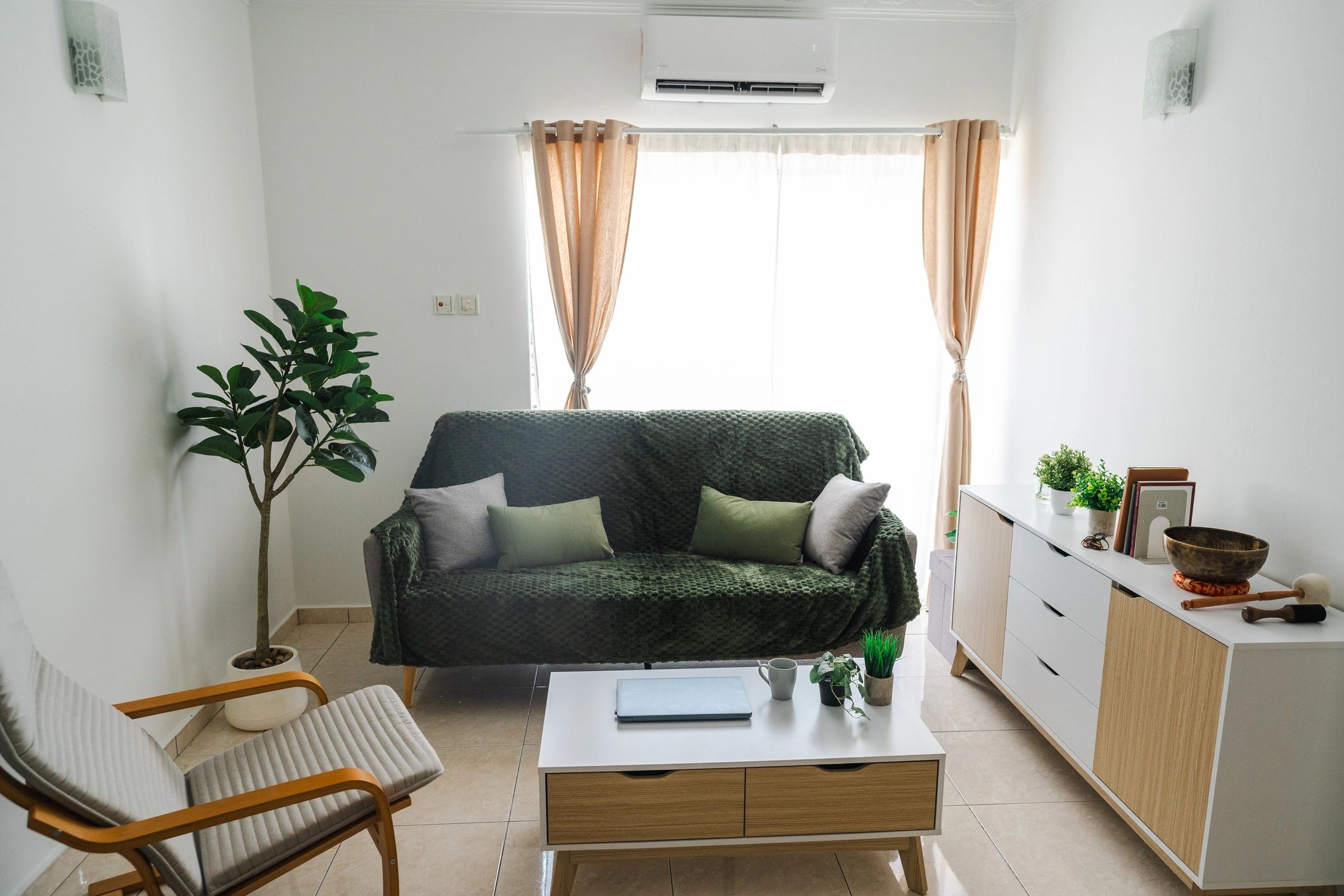 Bright, modern apartment living room